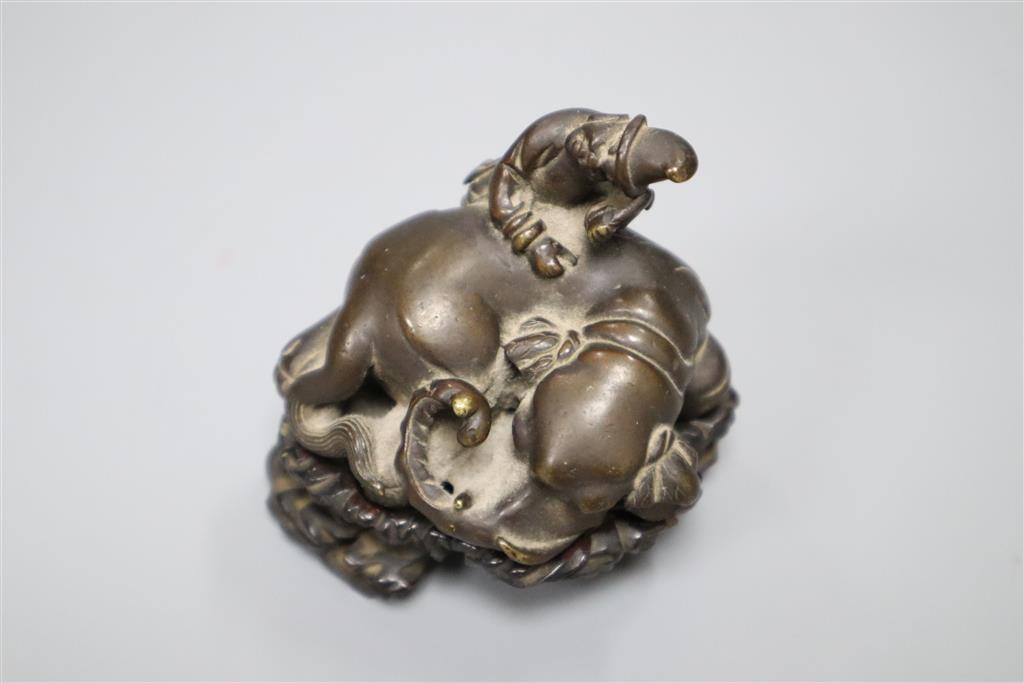 A Chinese bronze scroll weight in the form of an elephant and child, H 5cm L 7cm